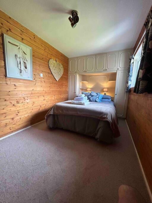 Wooden Cottage With Lake View Enniskillen Exterior foto